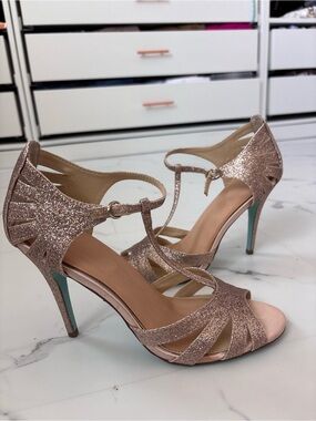 Betsey Johnson Rose Gold Glitter Heels Blue Sole Size 8.5 Evening Prom Wedding